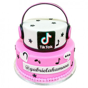 TikTok – Girl Birthday Cake